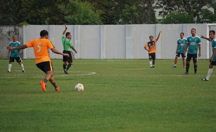 Main Bareng Legend, Wartawan Sidoarjo Juara Trofeo Lebaran