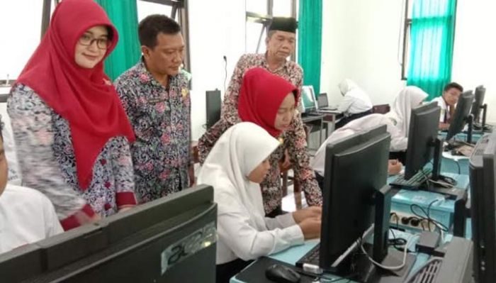 Proses Lelang, Seragam Gratis Dibagi Sebelum Tahun Ajaran Baru