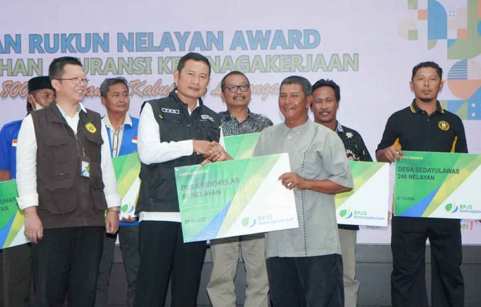 Berikan Ketenangan saat Bekerja, Pemkab Lamongan Berikan Jaminan Sosial ke Ribuan Nelayan