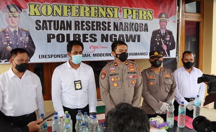 Bongkar Produsen Arak Jowo Jelang Nataru, Polres Ngawi Amankan Dua Wanita Paruh Baya