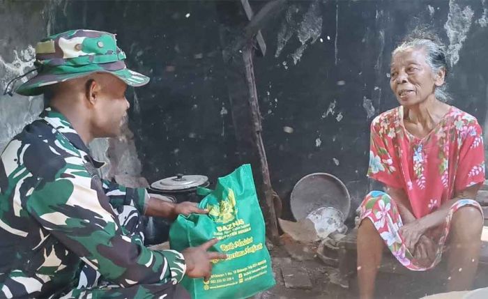 Gandeng Baznas, Satgas TMMD Sidoarjo Salurkan Sembako