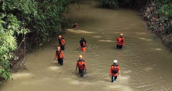 Hujan Turun, Pencarian Korban Terseret Arus Sungai Kedak di Kediri Dihentikan