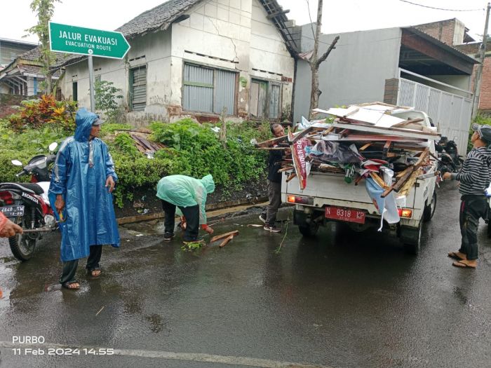 KPU, Bawaslu dan Tim Gabungan Copot APK Pemilu 2024 di Kota Batu