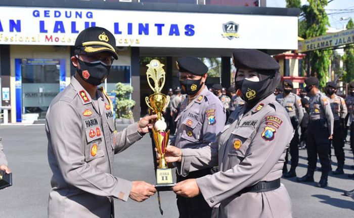 Kapolres Lamongan Berikan Reward Tiga Polsek Berprestasi