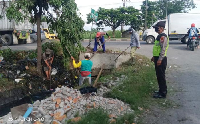 Tidak Ada Euforia, Warga Desa Sidomojo Krian Justru Kerja Bakti Pasca Pilkades