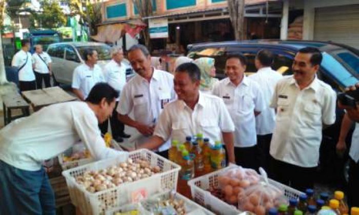 Bupati Pacitan Ancam Beri Sanksi Tegas Pedagang Nakal