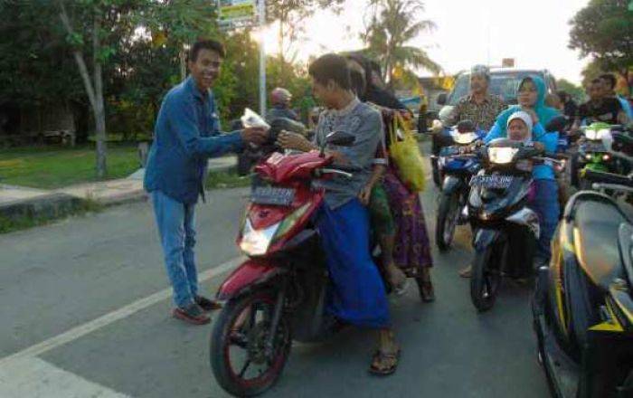 Komunitas Honda Classic Bike Tuban Selatan Bagikan 500 Takjil