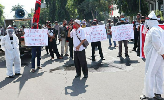 ​Dianggap Tumpul Tangani Kasus Korupsi, Kejari Jombang Didemo Projo Ber-APD Lengkap