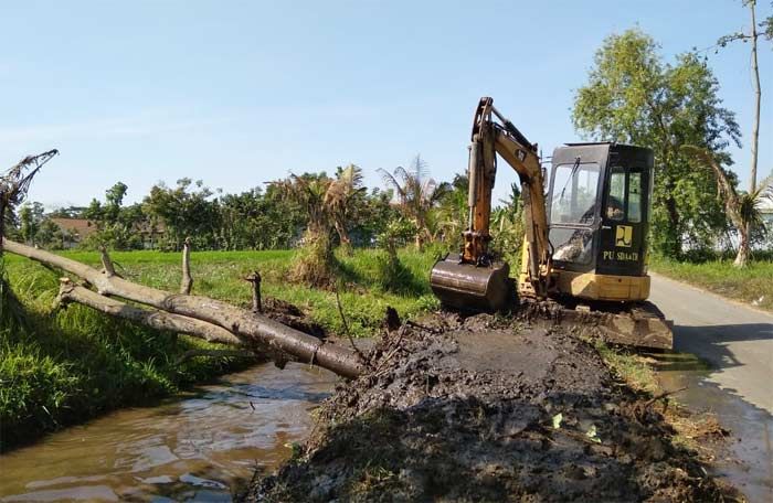 Alat Berat Tua Jadi Kendala Normalisasi Sungai