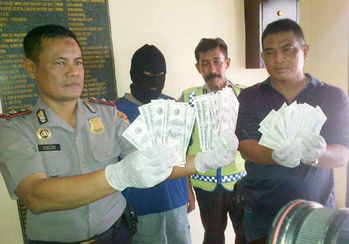 Pengedar Upal US Dollar di Surabaya Ditangkap Polisi