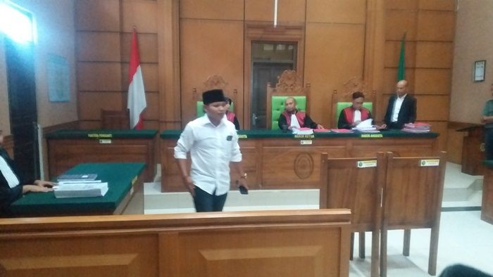 Tanpa Pengacara, Terdakwa UU ITE Hadapi 3 Hakim di PN Bangkalan Seorang Diri