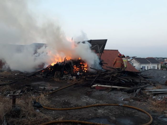 Tumpukan Kayu di Gedung Sekolah SMK Wijaya Sukodono Sidoarjo Terbakar, Guru dan Siswa Berhamburan