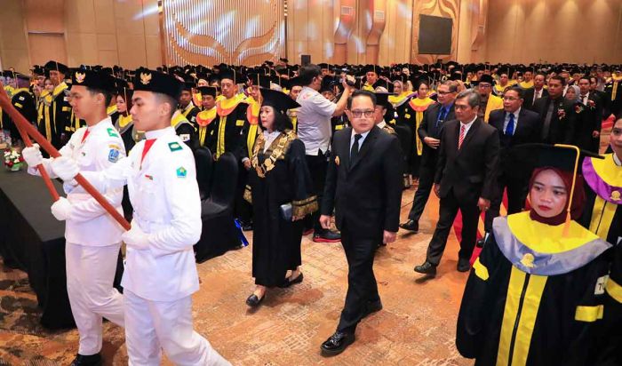 Di Wisuda Universitas Terbuka Malang, Pj Gubernur Jatim Bahas Pengabdian untuk Kemajuan Bangsa