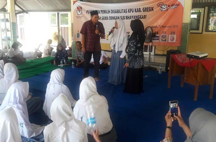 KPU Gresik Ajak Siswa Disabilitas Melek Pemilu 2019