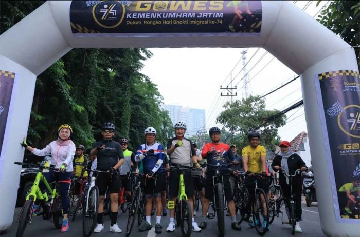 Peringati Hari Bhakti Imigrasi ke-74, Kepala Lapas Sidoarjo Ikut Gowes