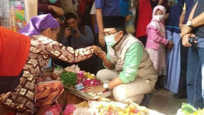 Cek Harga Kebutuhan Pokok Jelang Lebaran, Bupati Pamekasan Blusukan ke Pasar-Pasar Tradisional