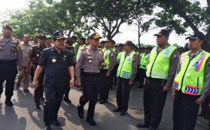 Amankan Pilbup, Anggota Polres Kediri Dinasehati Bersikap Sopan 