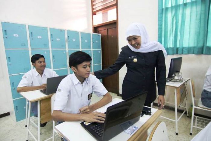 Gubernur Khofifah Tegaskan SPP SMA/SMK se-Jatim Gratis