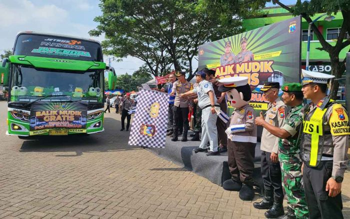 Kapolres Pasuruan Lepas Keberangkatan 90 Pemudik ke Jakarta