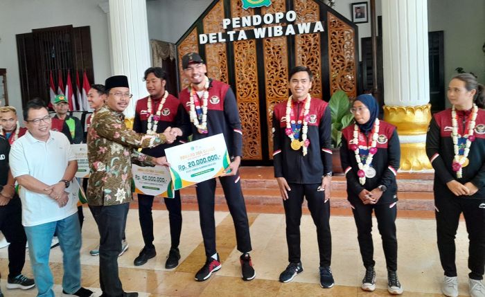 Bupati Sidoarjo Beri Reward Delapan Atlet Peraih Medali SEA Games 2023