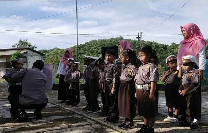 Siswa TK Kemala Bhayangkari 57 Ngawi Ikuti Pelatihan Baris-berbaris