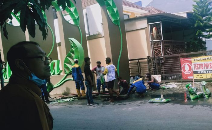 Cegah Banjir, Kecamatan Kebomas Gresik Giatkan Pembersihan Saluran Air