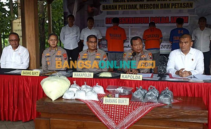 Polda Jatim Ringkus Penjual Bubuk Petasan, 231 Kg Bahan Peledak Diamankan