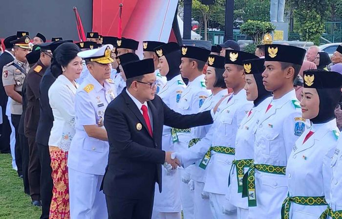 Kukuhkan 64 Anggota Paskibraka Jatim, Adhy Karyono Tekankan soal Pancasila