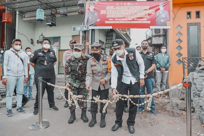 Wali Kota Eri dan Kapolres Pelabuhan Tanjung Perak Resmikan Kampung Tangguh Bersih Narkoba