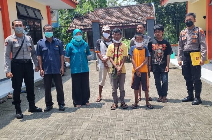 Terjaring Razia Pekat Polres Mojokerto Kota, Lima Anjal Diserahkan ke Dinsos