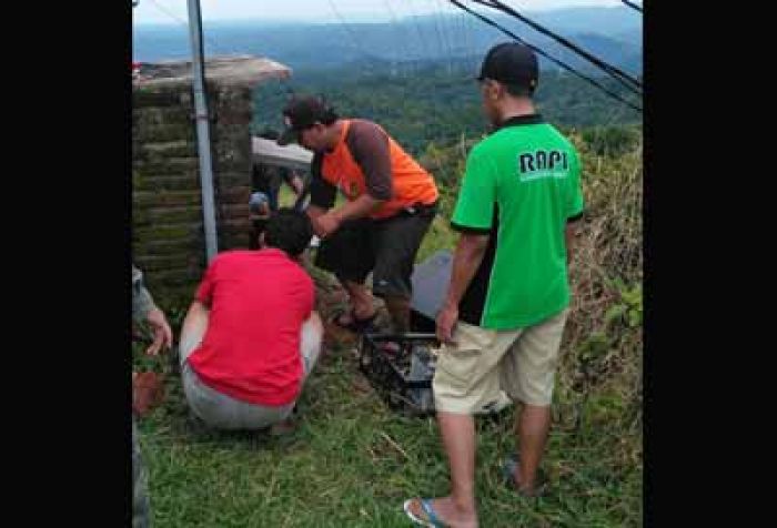 RAPI Pacitan Pasang Alat Sensor Gempa Berbasis Komunikasi