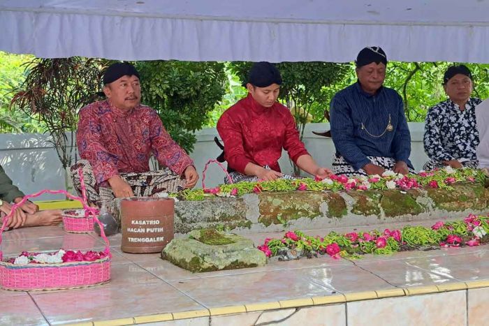 ​Upacara Adat Dam Bagong, Bupati Trenggalek Larung Kepala Kerbau