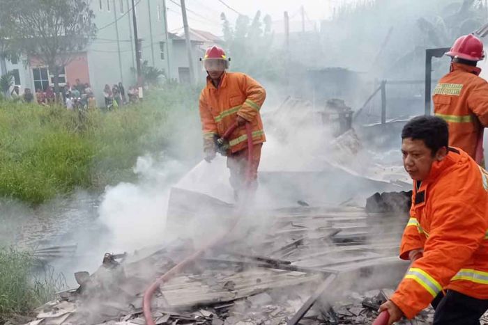 Ditinggal Kerja, Rumah Kayu Warga Suci Gresik Ludes Terbakar 