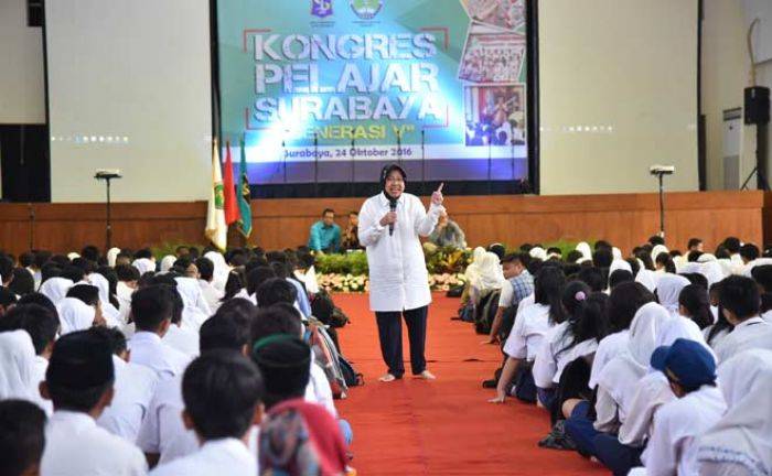 Kongres Pelajar Surabaya 2016, Risma Ingin Pelajar Cerdas Akses Sosial Media