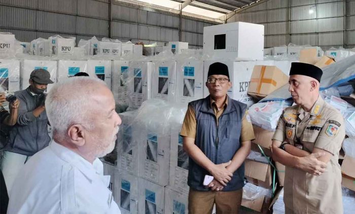 Tinjau Logistik Pemilu 2024, Pj Bupati Bangkalan Minta Tingkatkan Pengamanan Gudang