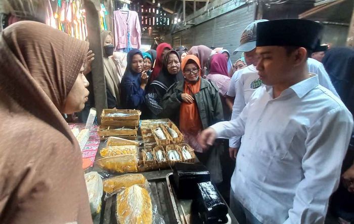 Kampanye Simpatik di Pasar Dlanggu, Gus Barra Disambut Teriakan Pendukung