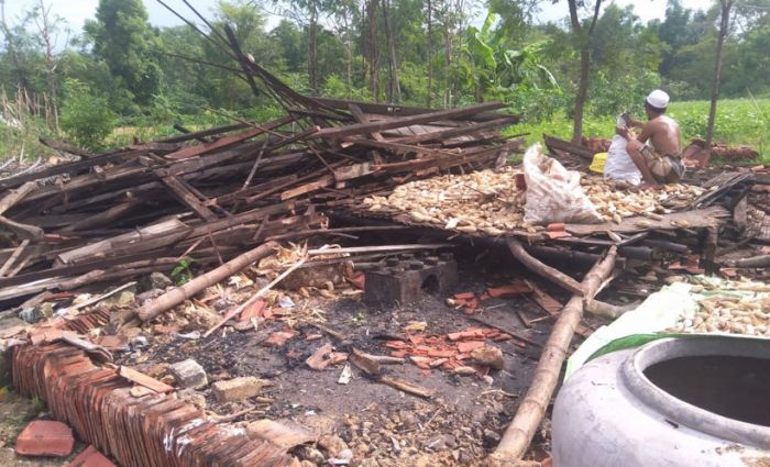 Angin Puting Beliung Robohkan Rumah Warga Panyirangan Sampang