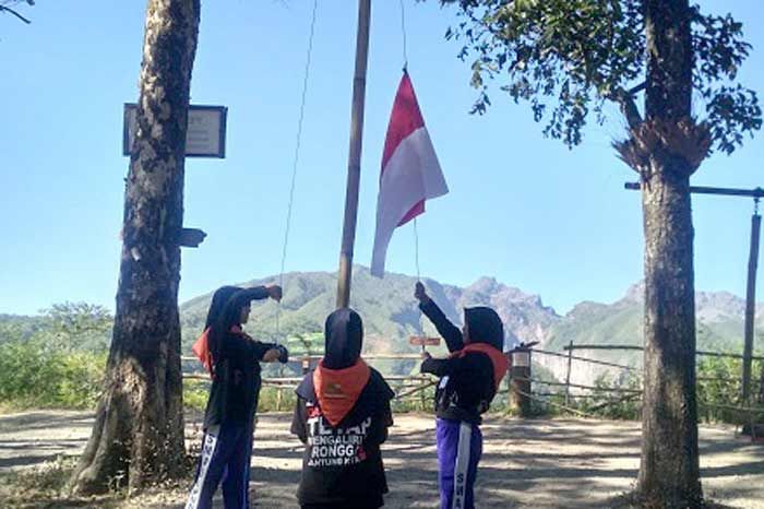 Paguyuban Lintas Generasi Gelar Upacara di Puncak Bukit Ongak