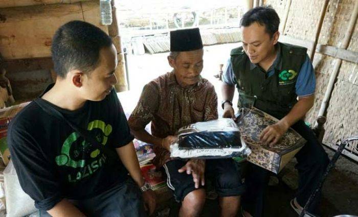 Tak Ada Perhatian dari Pemkab Jombang, Khamim Kakek Tinggal di Kandang Ayam Akhirnya Dibantu Lazisnu