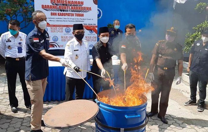 BNNK Tuban Bakar Ganja 1,5 Kilogram Hasil Tangkapan Penyelundupan Via Ekspedisi