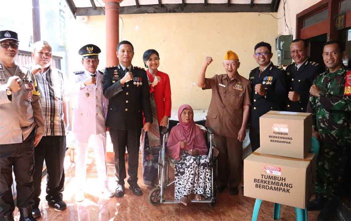 Kapolres Mojokerto Kota Kunjungi Veteran saat Peringati HUT ke-79 RI