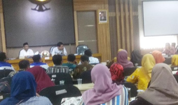 Komisi D DPRD Lamongan Desak Pemkab Perjuangkan Kesejahteraan GTT- PTT