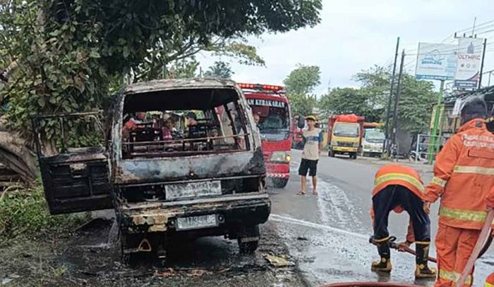 Korslet, Mobil Carry Terbakar di Wringinanom Gresik