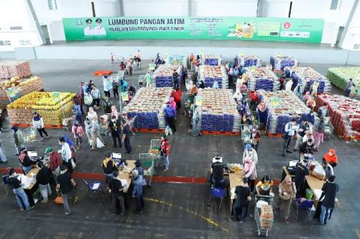 Mulai Besok Selama 17 Hari, Khofifah Gratiskan Paket Sembako untuk 75 Pembeli Pertama Lumbung Pangan