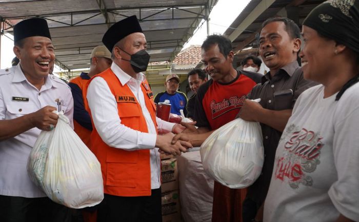 Wabup Pasuruan Salurkan Bantuan ke Korban Puting Beliung Desa Candibinangun