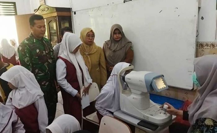 TMMD Sidoarjo Ajak Masyarakat Penambangan Jaga Kesehatan Mata