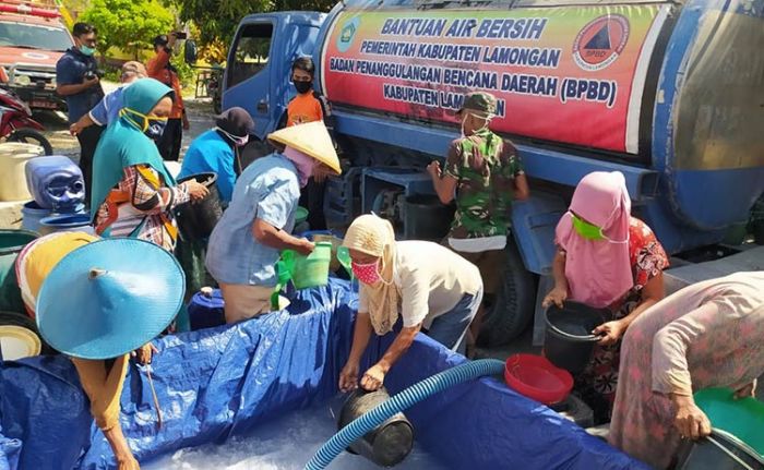 Masuki Musim Kemarau, BPBD Lamongan Mulai Lakukan Pengedropan Air Bersih ke Daerah Rawan Kekeringan​