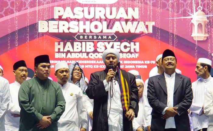 Bersama Habib Syekh, Pemkot Pasuruan Gelar Sholawatan di Stadion Untung Suropati