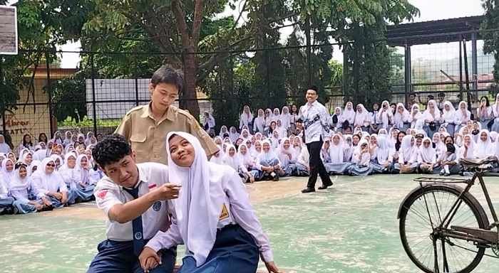 Semarak Upacara HGN dan HUT PGRI di SMAN 2 Kota Batu