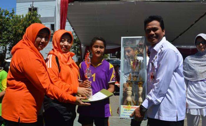 Kedamean Juara Turnamen Voli U-13